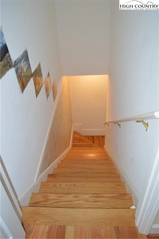 Image number 6 for the current listing
