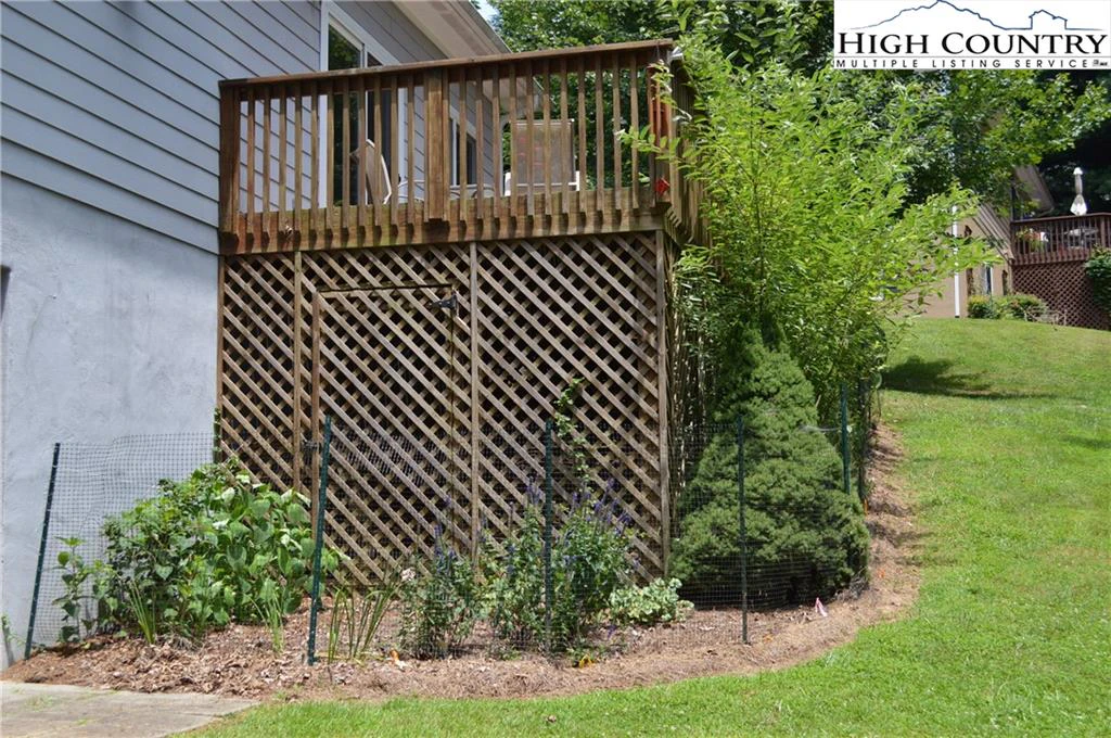 Image number 11 for the current listing
