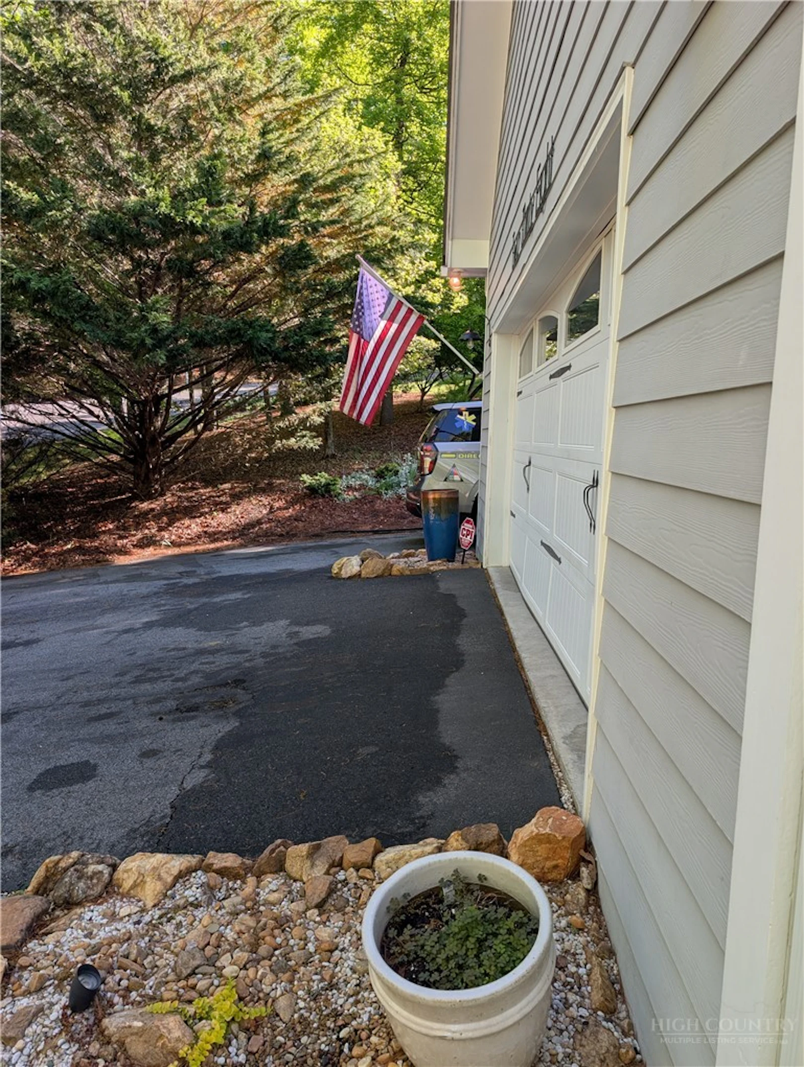 Image number 2 for the current listing