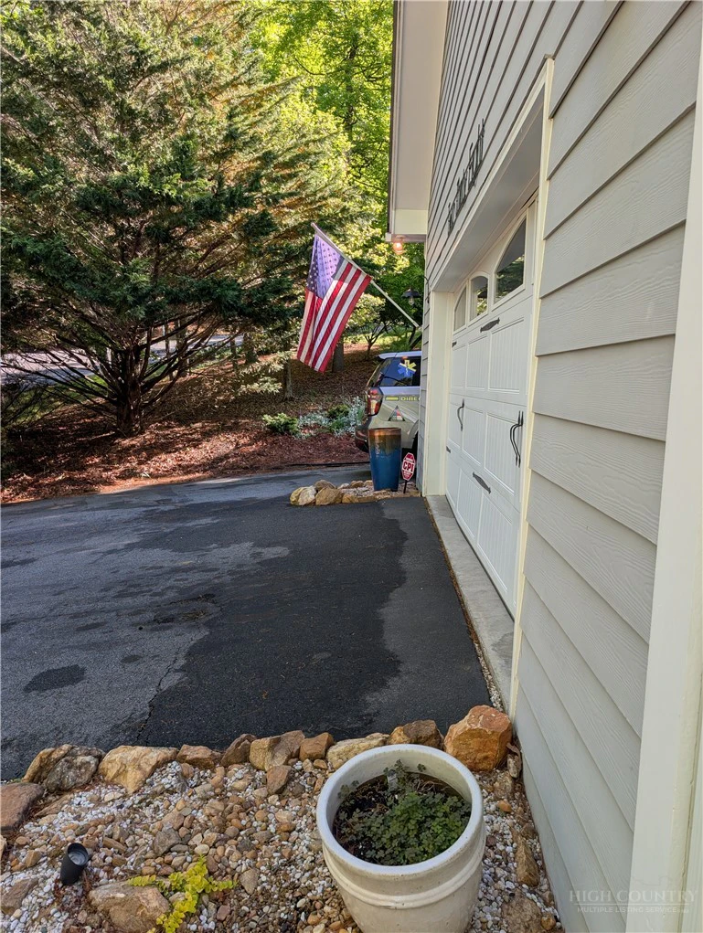 Image number 2 for the current listing