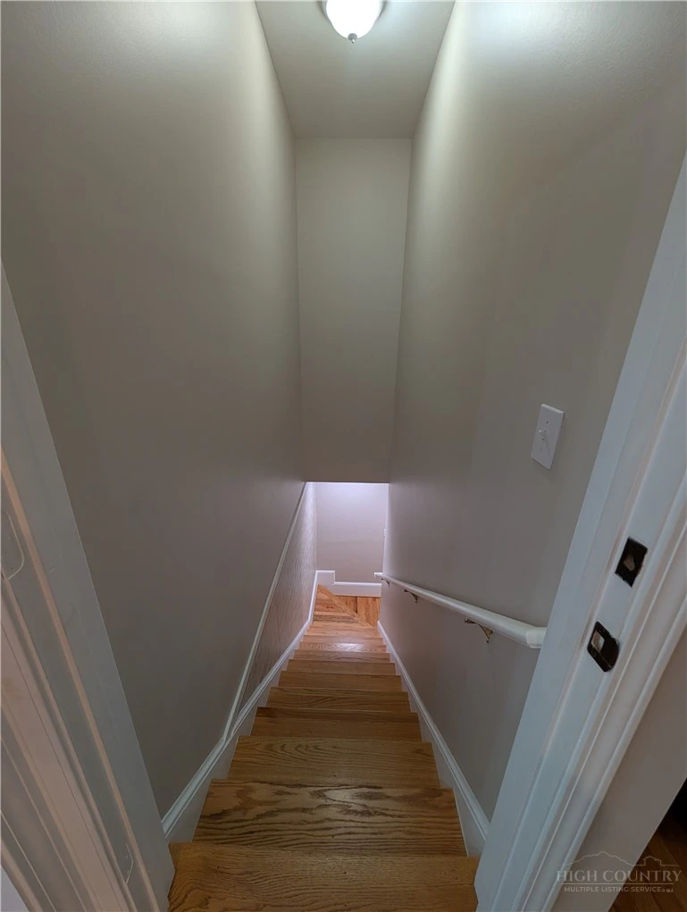 Image number 16 for the current listing