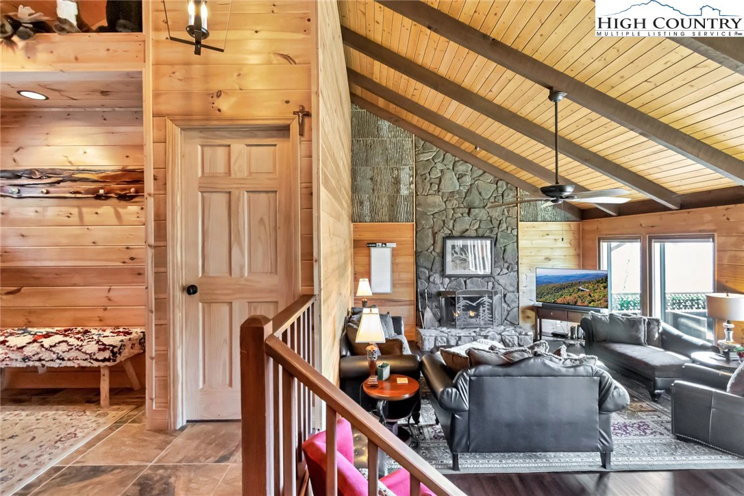 Image number 3 for the current listing