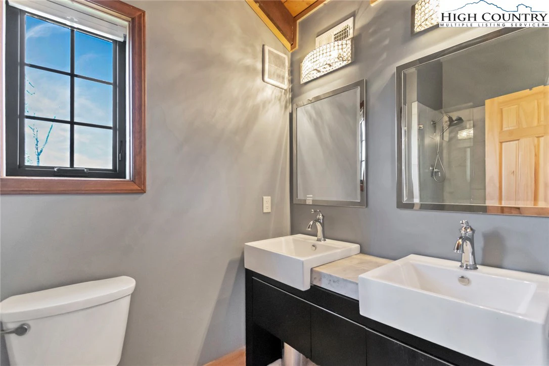 Image number 9 for the current listing