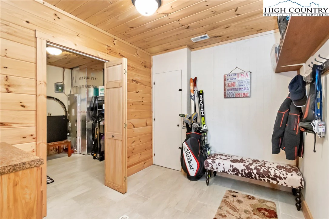 Image number 15 for the current listing