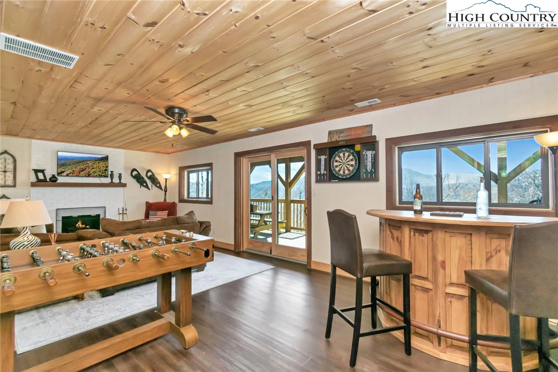 Image number 18 for the current listing