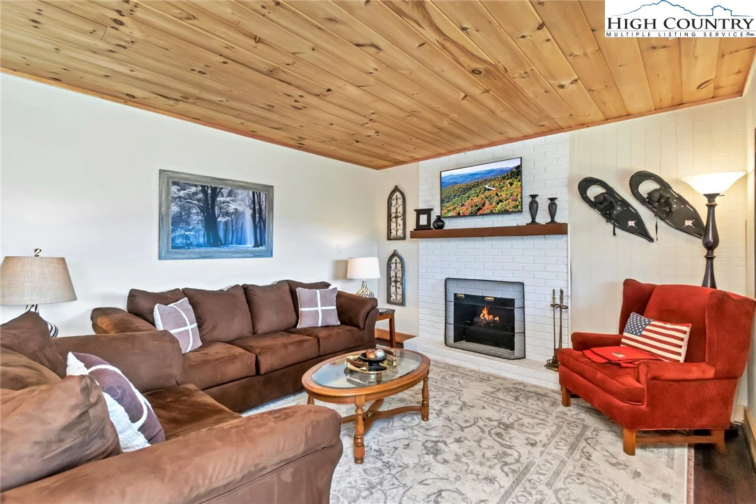 Image number 20 for the current listing
