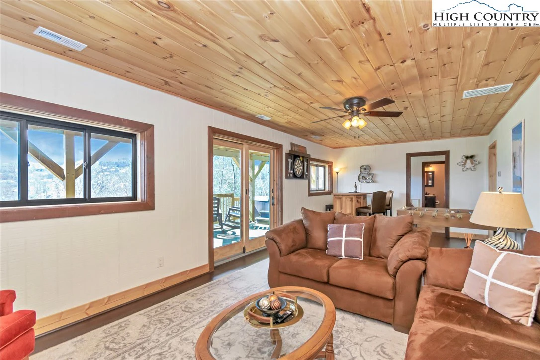 Image number 21 for the current listing