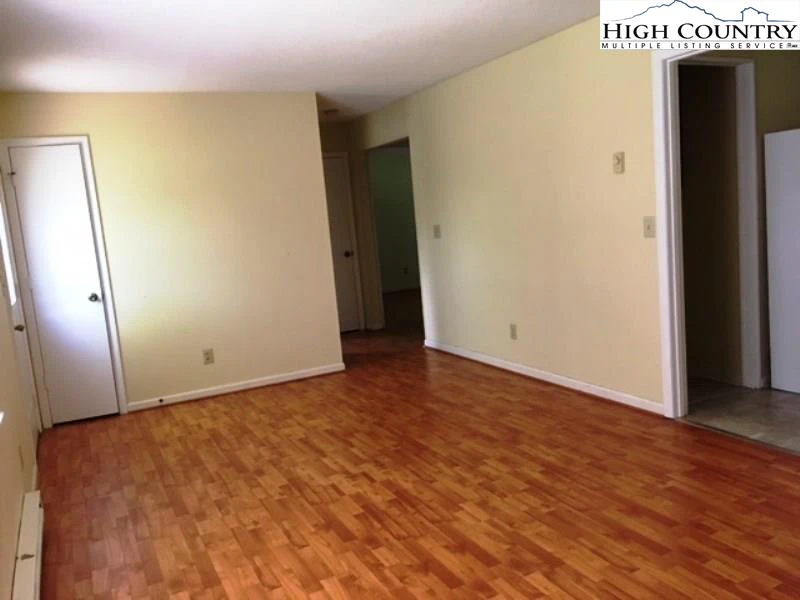 Image number 11 for the current listing
