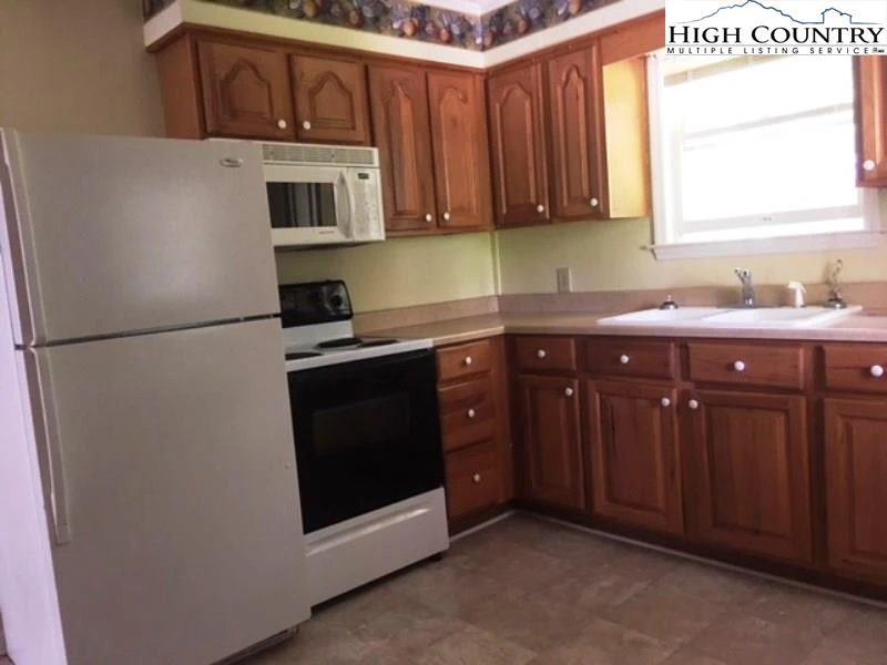 Image number 5 for the current listing