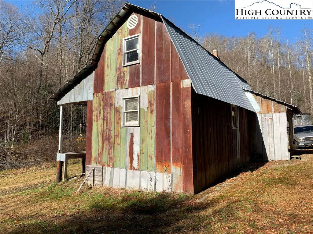 Image number 16 for the current listing