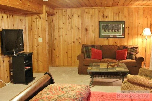 Image number 10 for the current listing