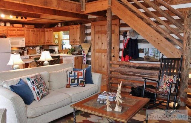 Image number 4 for the current listing