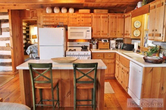 Image number 3 for the current listing