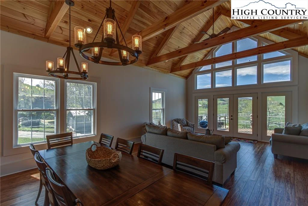 Image number 1 for the current listing