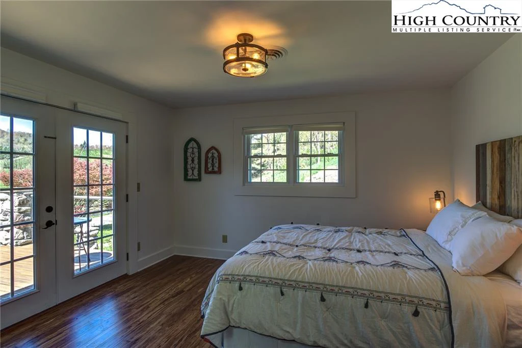 Image number 8 for the current listing