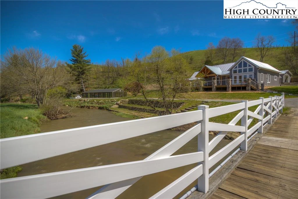 Image number 15 for the current listing