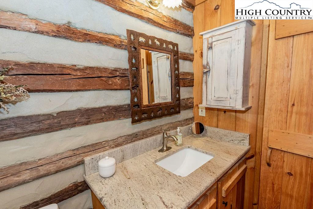 Image number 4 for the current listing