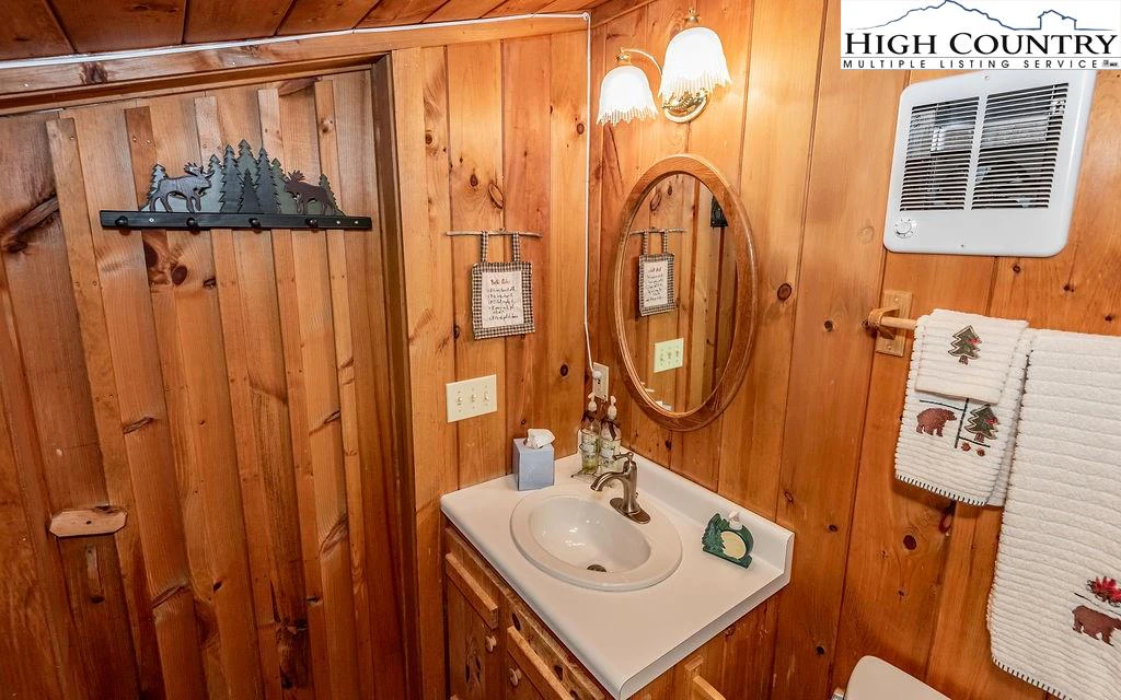 Image number 11 for the current listing