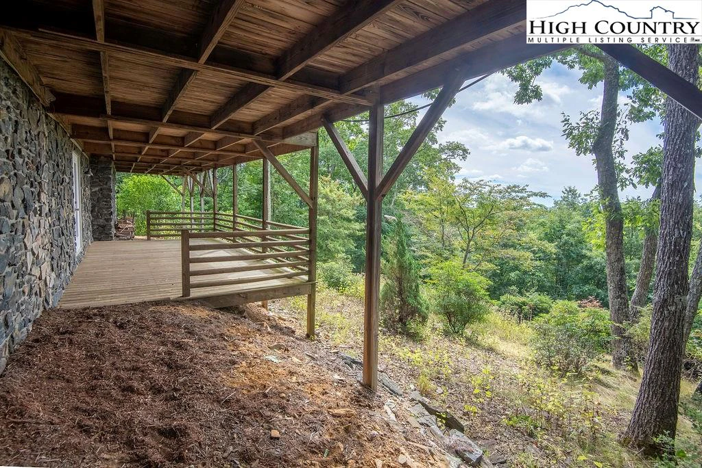 Image number 14 for the current listing