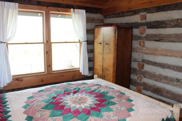 Image number 19 for the current listing