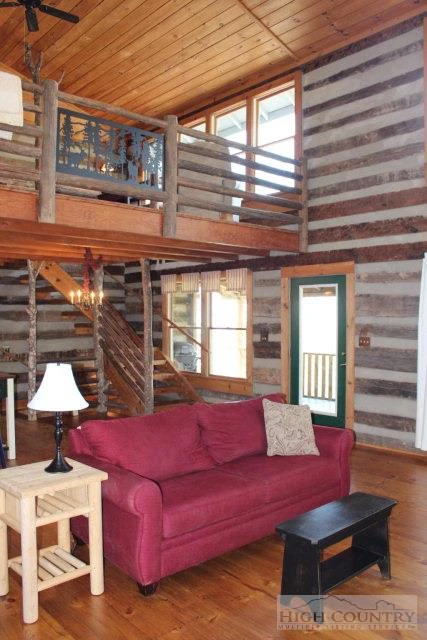 Image number 15 for the current listing