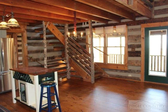 Image number 17 for the current listing