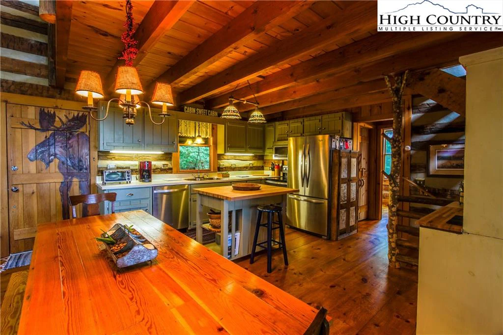 Image number 4 for the current listing