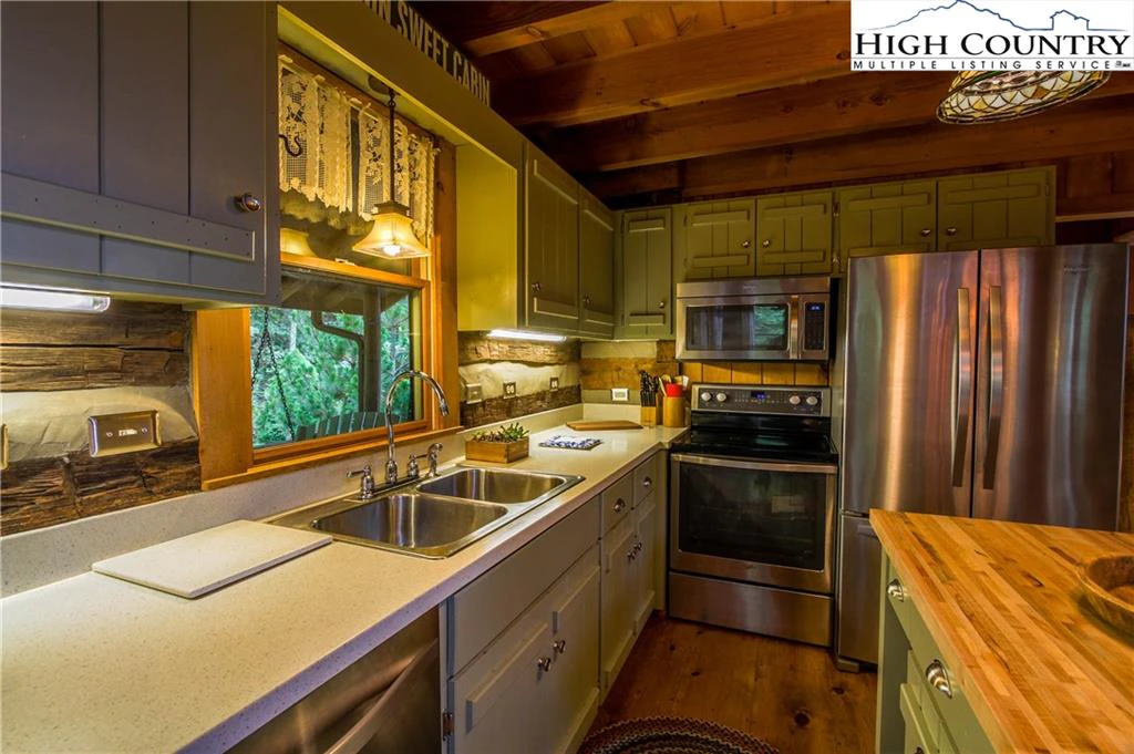 Image number 5 for the current listing