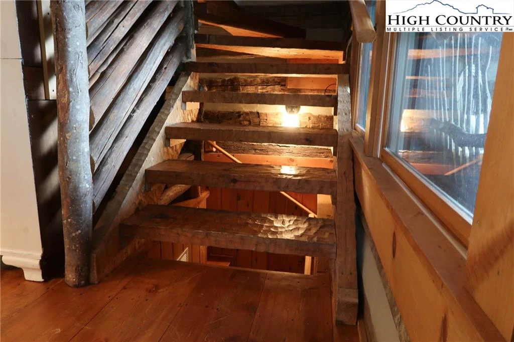Image number 6 for the current listing