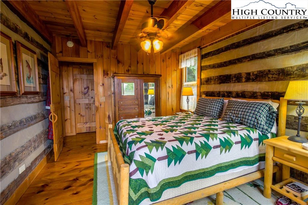 Image number 8 for the current listing