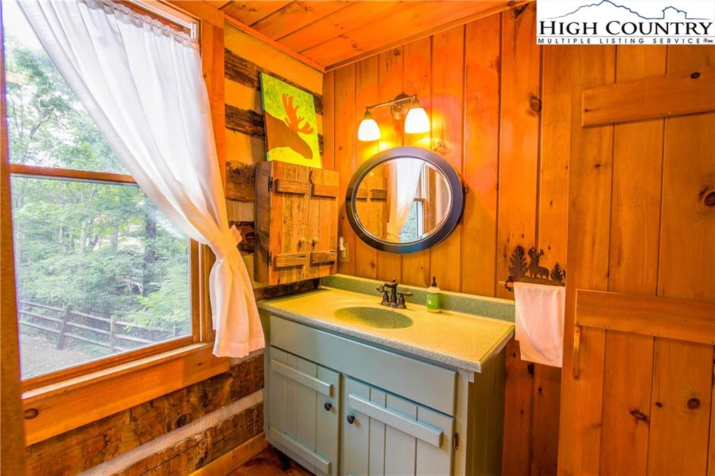 Image number 11 for the current listing