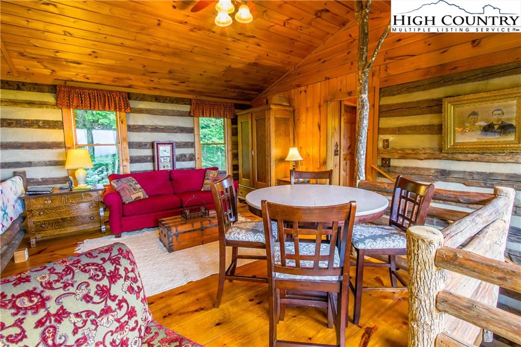 Image number 15 for the current listing