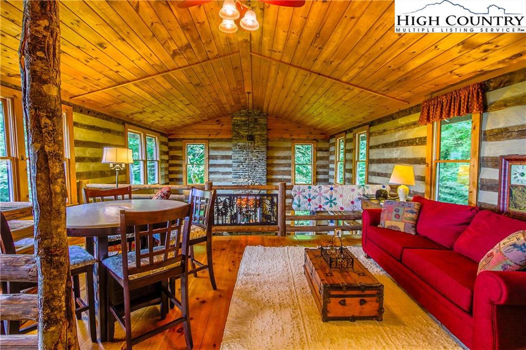 Image number 17 for the current listing