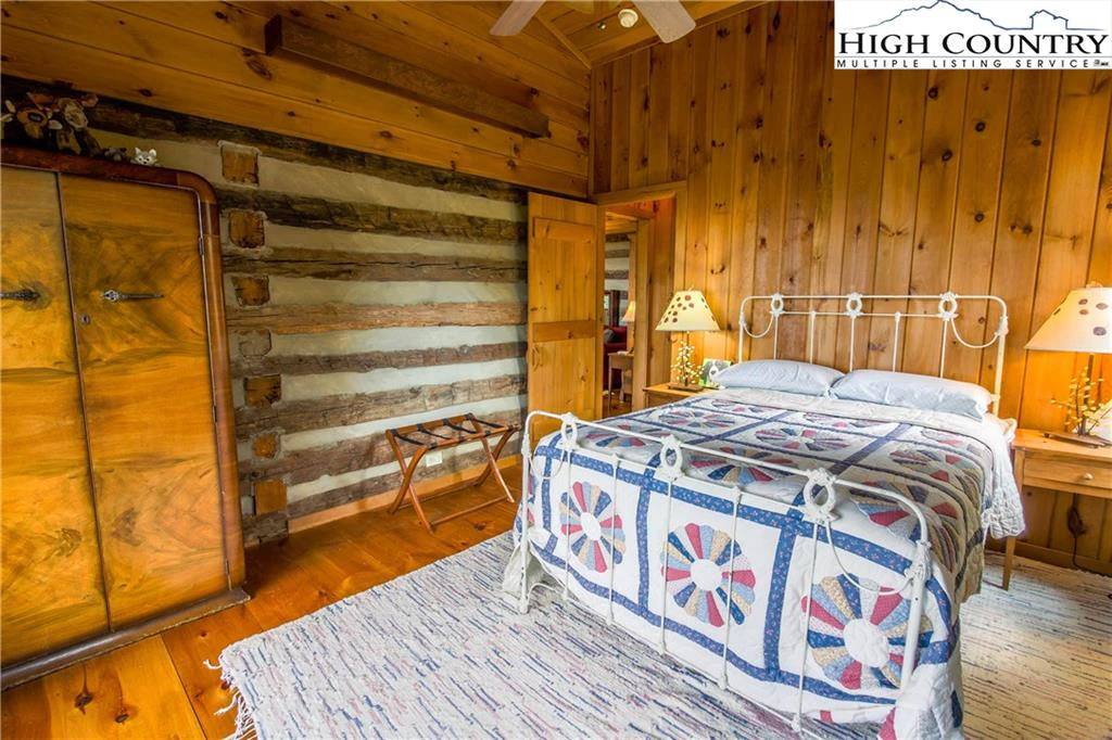 Image number 19 for the current listing