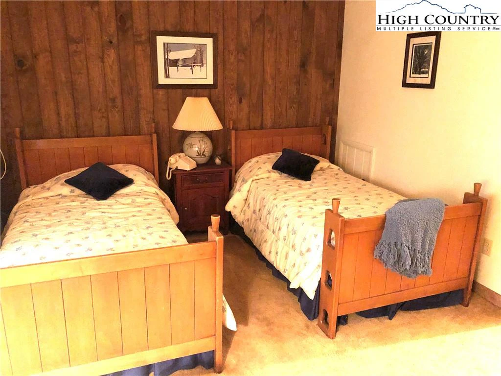 Image number 2 for the current listing