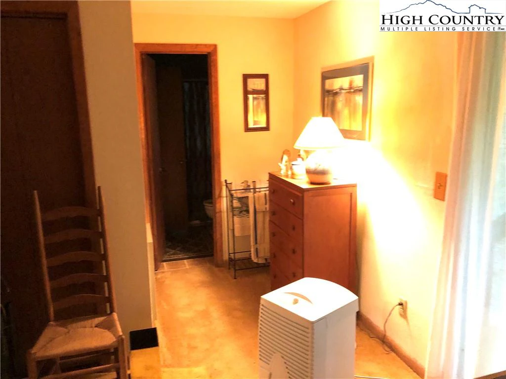 Image number 13 for the current listing