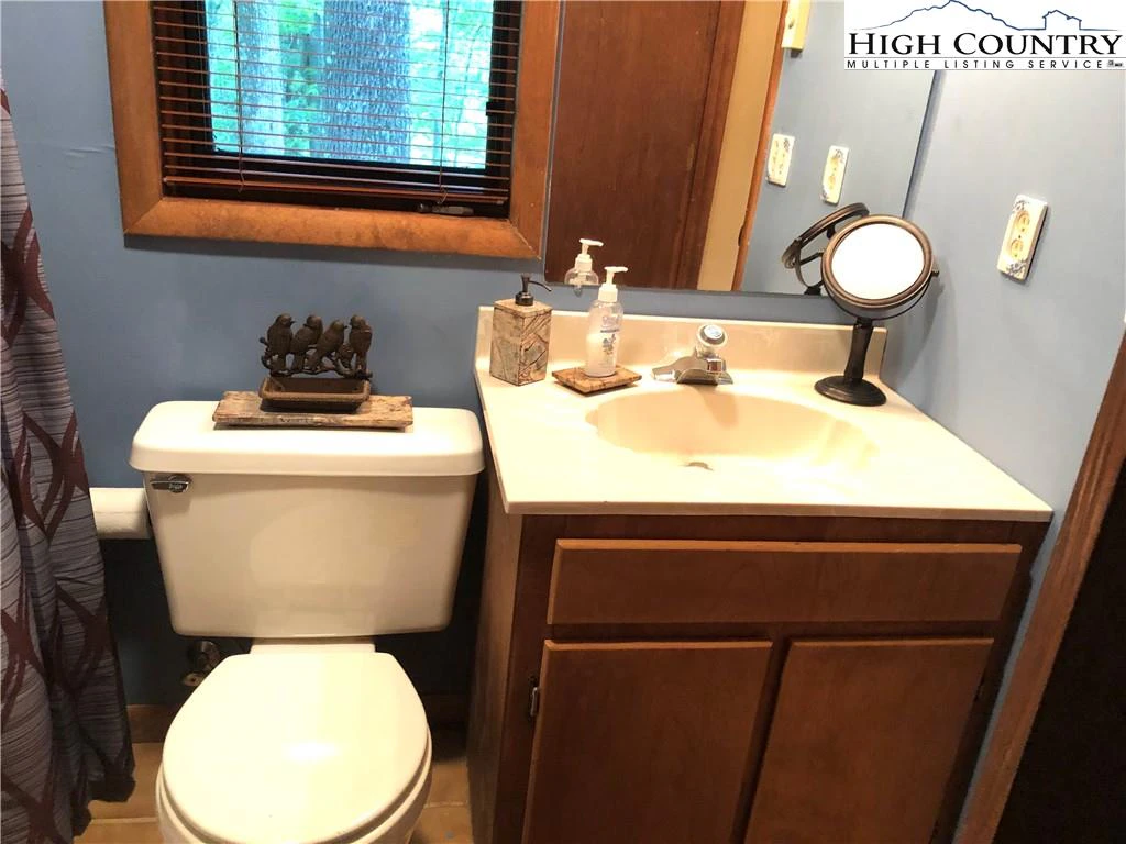 Image number 11 for the current listing