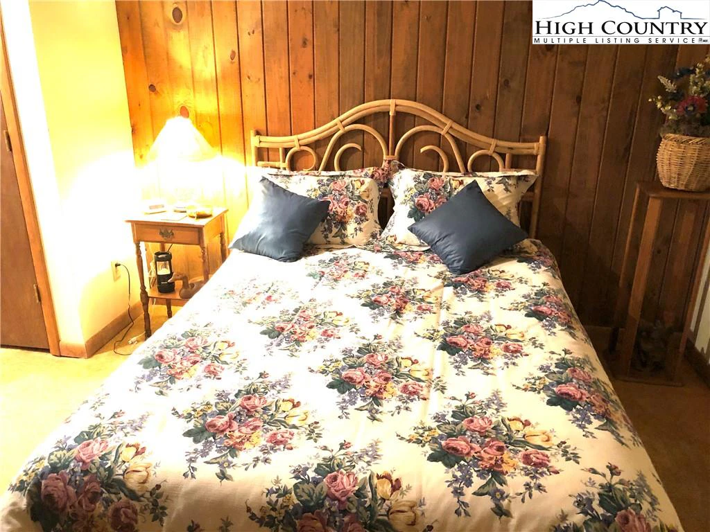 Image number 10 for the current listing