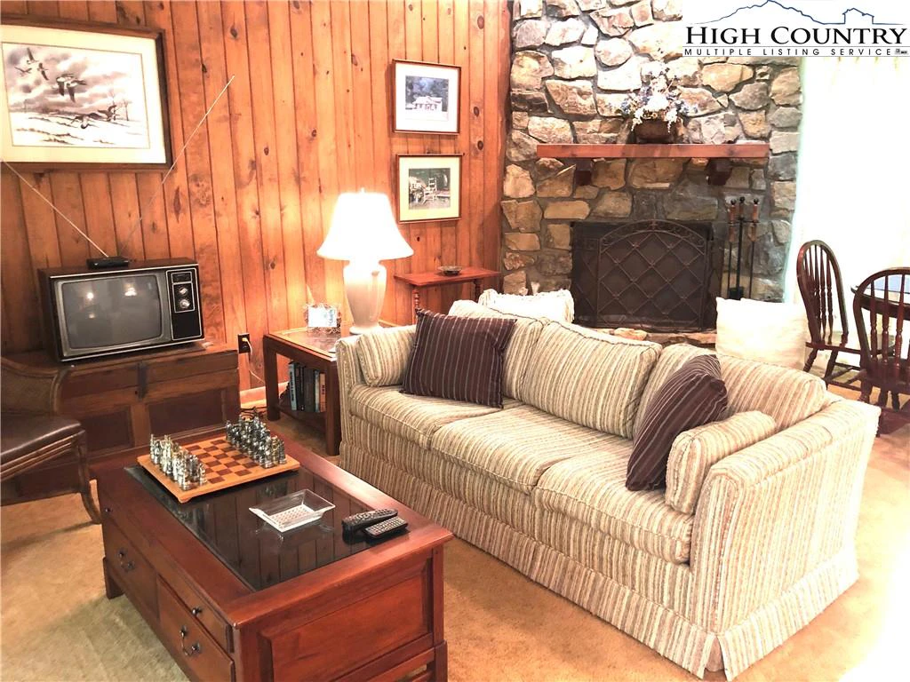 Image number 22 for the current listing
