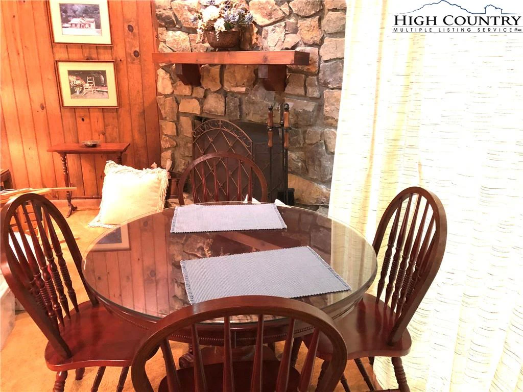 Image number 19 for the current listing