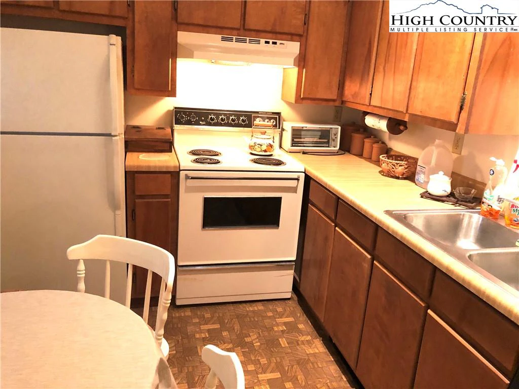 Image number 18 for the current listing