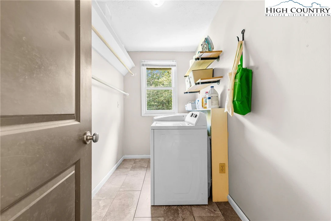 Image number 3 for the current listing