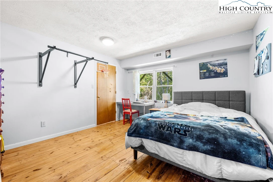 Image number 7 for the current listing