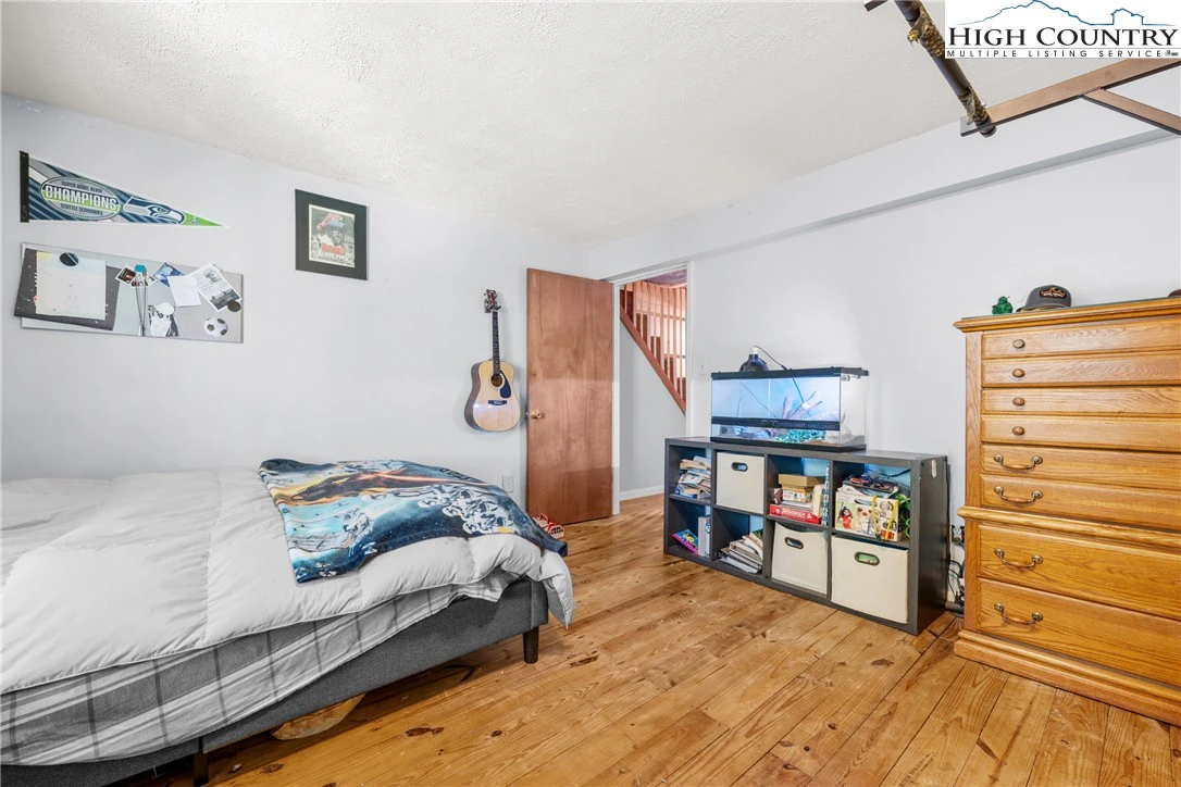 Image number 8 for the current listing