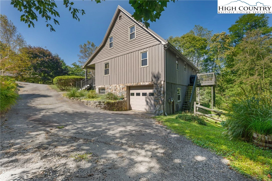 Image number 14 for the current listing