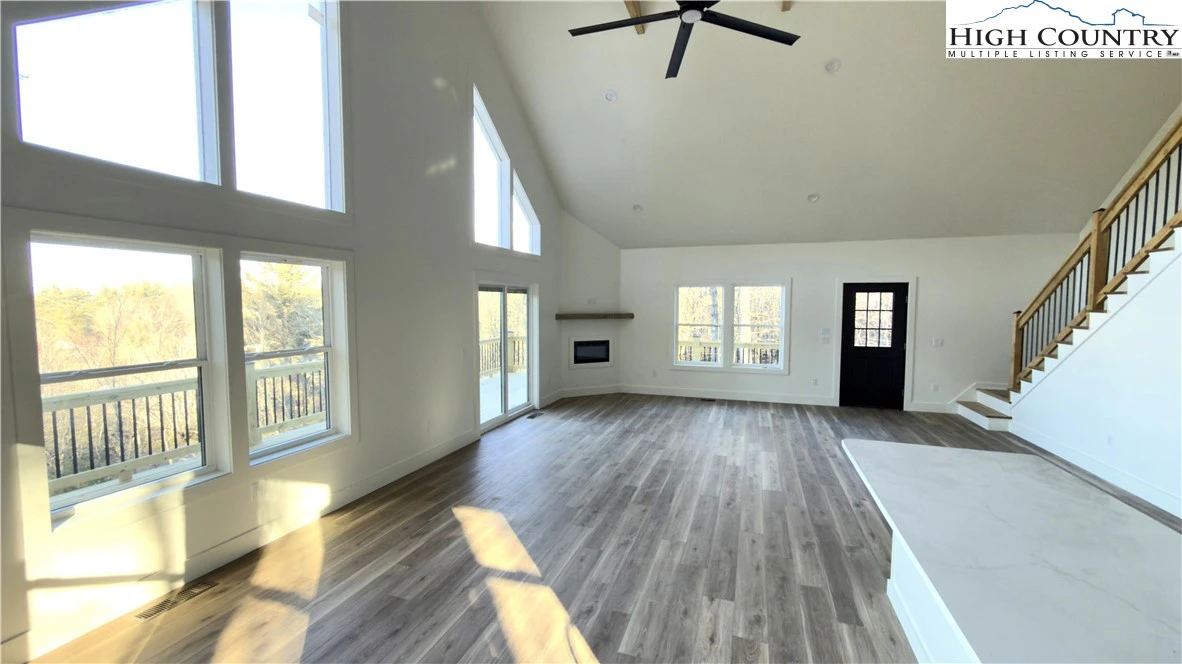 Image number 4 for the current listing