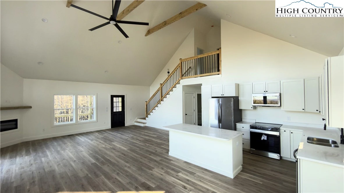 Image number 8 for the current listing