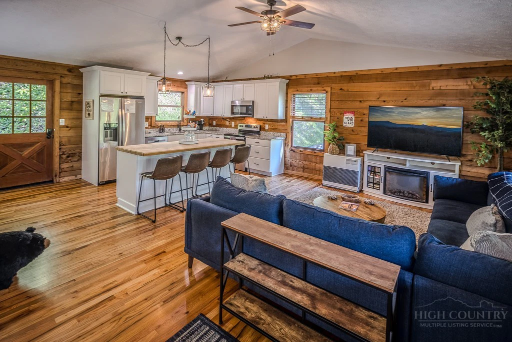 Image number 1 for the current listing