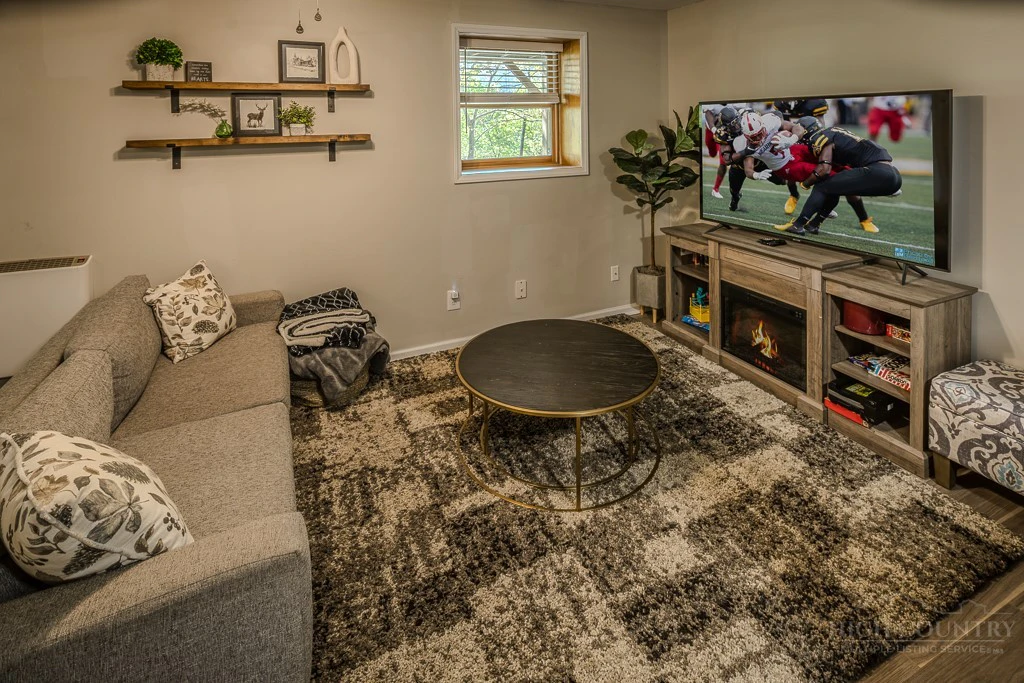 Image number 2 for the current listing