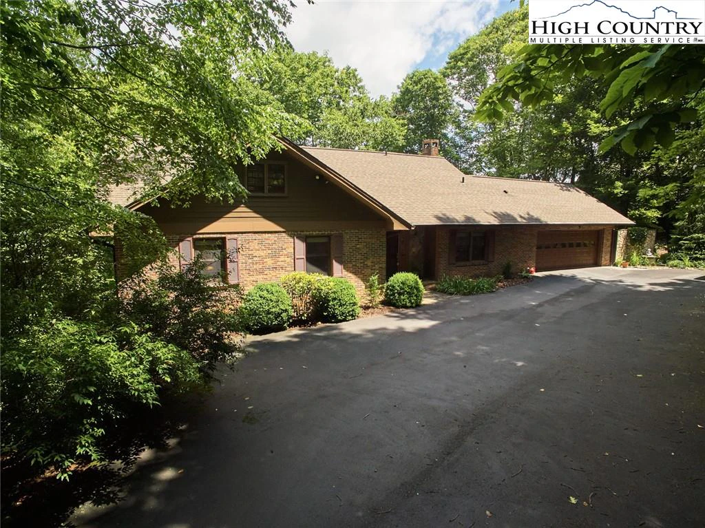 Image number 1 for the current listing